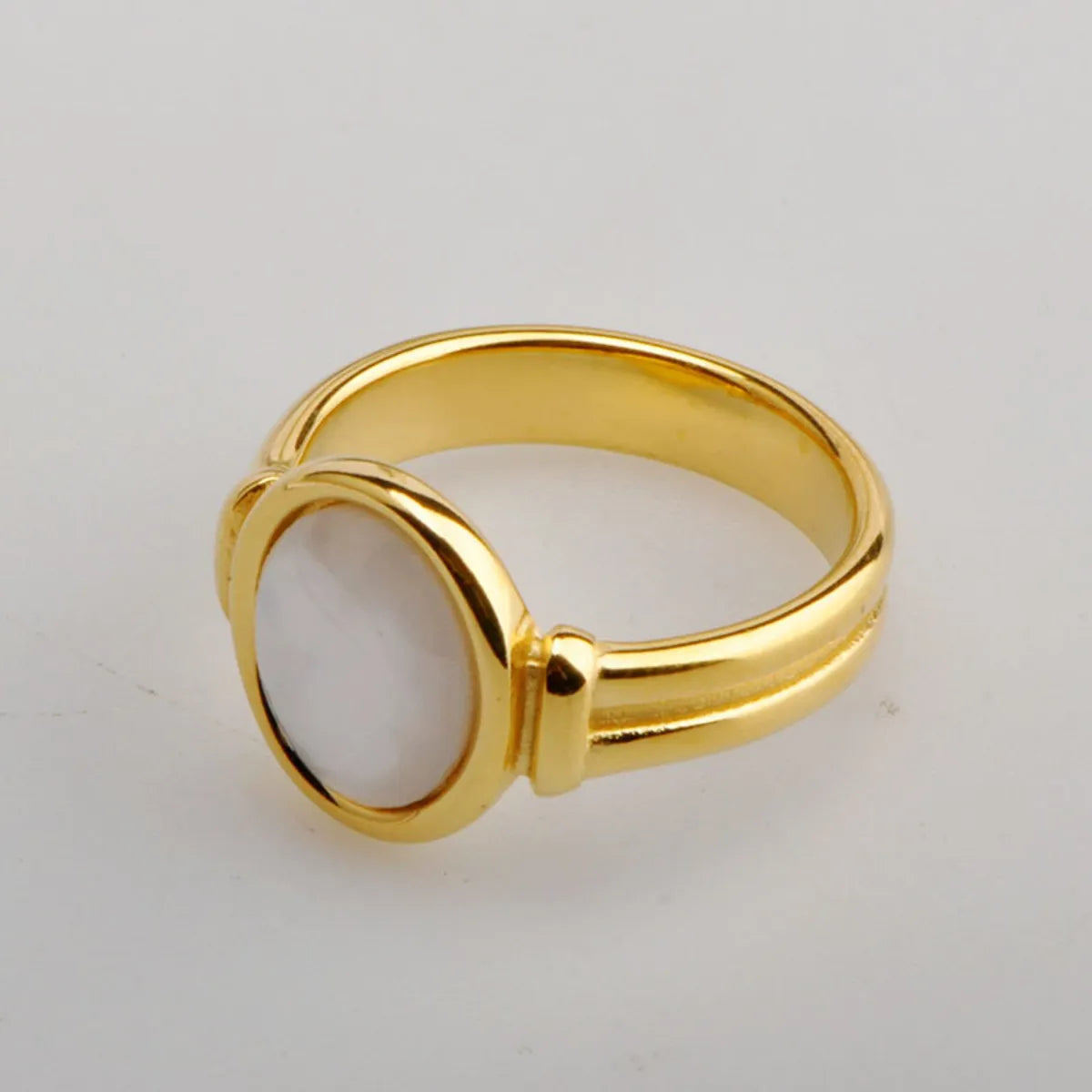 Wholesale Elegant Round Titanium Steel 18k Gold Plated Shell Rings