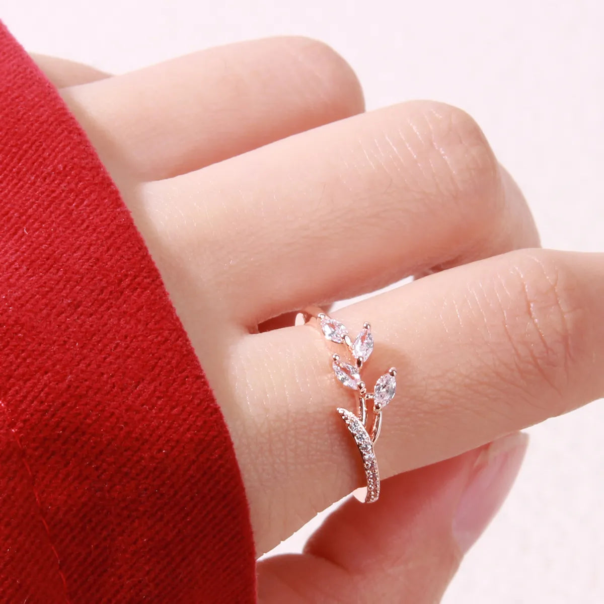 Wholesale Elegant Shiny Leaves Copper Transparent Inlay Rose Gold Plated Zircon Rings