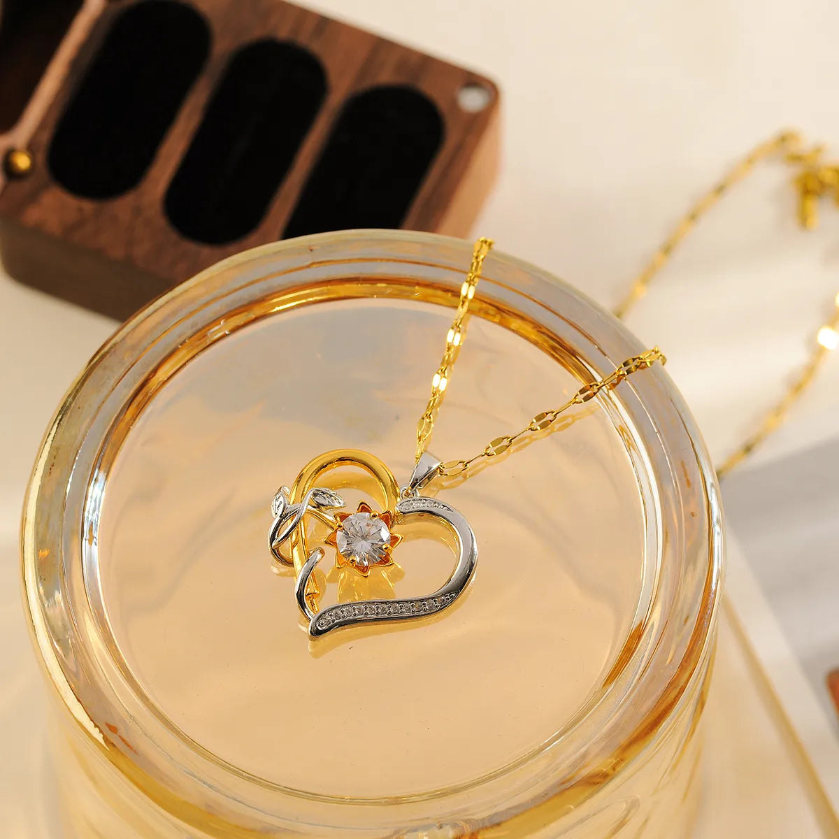 Wholesale Elegant Simple Style Heart Shape Flower Copper Plating Inlay 18K Gold Plated Zircon Pendant Necklace