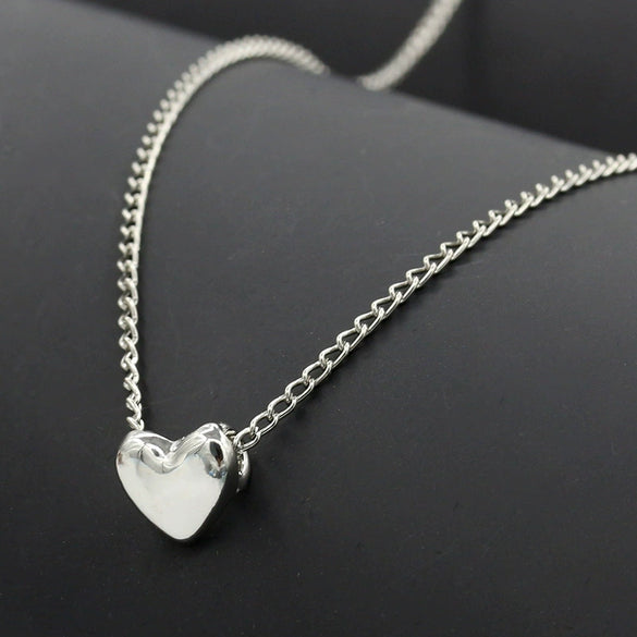 Wholesale Elegant Sweet Cute Short Golden Love Necklace For Women Alloy Heart Shaped Electroplated Clavicle Chain
