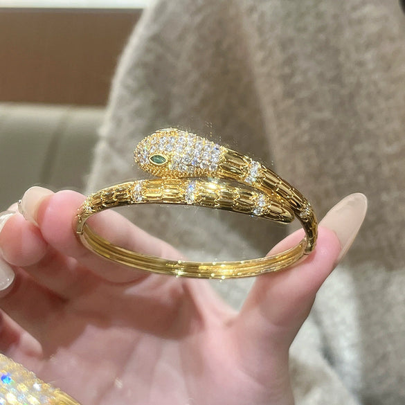 Wholesale Elegant Understated Snake Design Brass Bracelet With Zircon Inlay And Diamond Clasp For Office Ladies