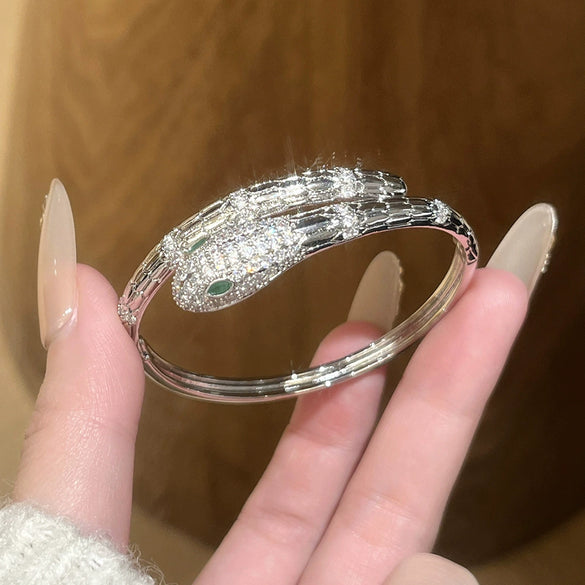 Wholesale Elegant Understated Snake Design Brass Bracelet With Zircon Inlay And Diamond Clasp For Office Ladies