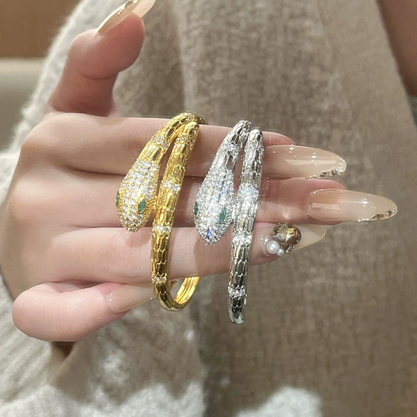 Wholesale Elegant Understated Snake Design Brass Bracelet With Zircon Inlay And Diamond Clasp For Office Ladies