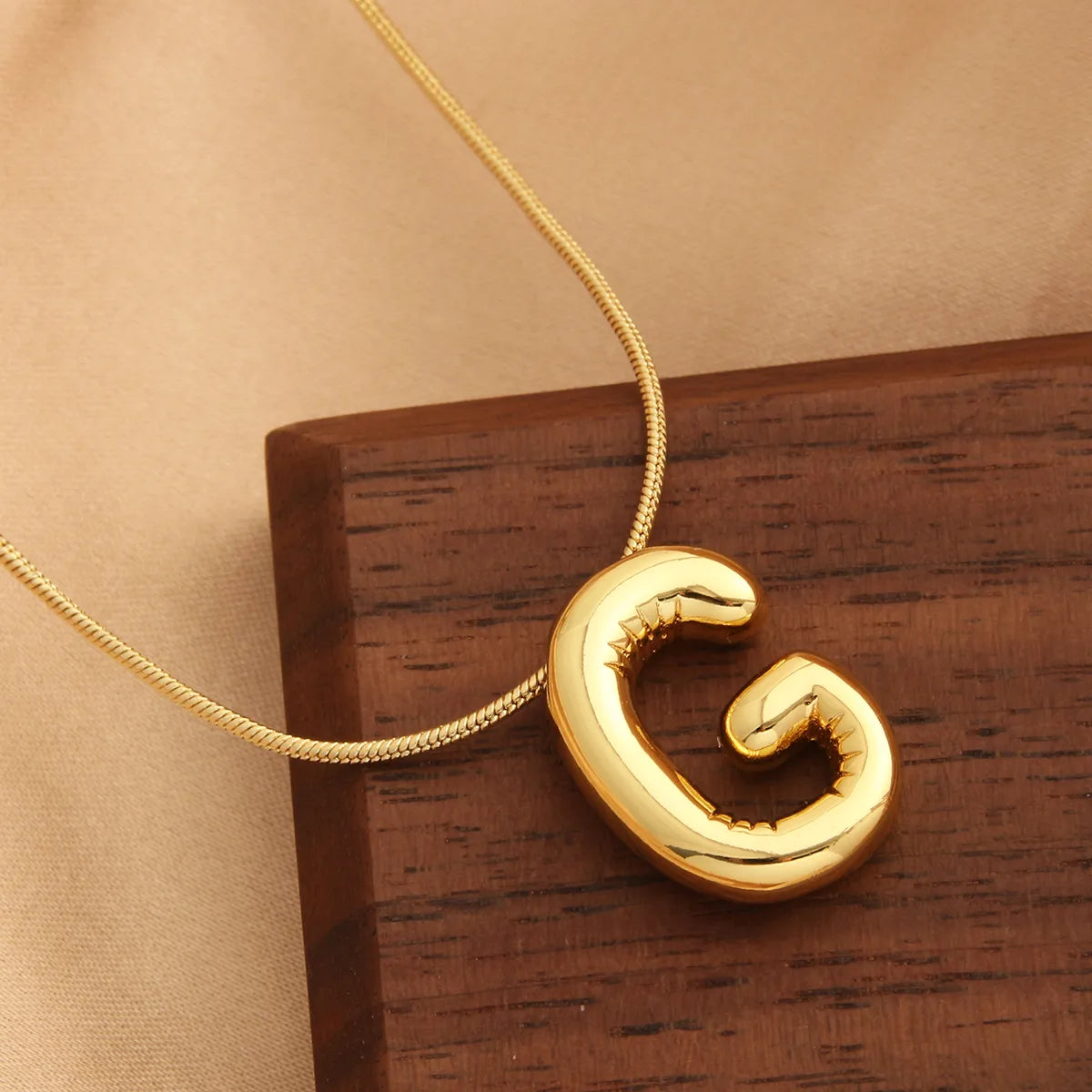 Wholesale Elegant Vacation Simple Style Letter Copper Plating 18K Gold Plated Gold Plated Pendant Necklace