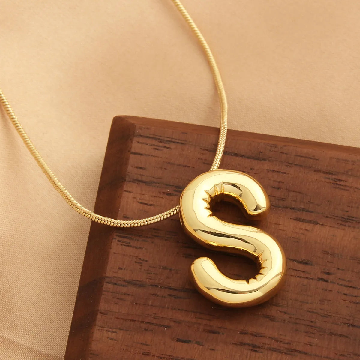 Wholesale Elegant Vacation Simple Style Letter Copper Plating 18K Gold Plated Gold Plated Pendant Necklace