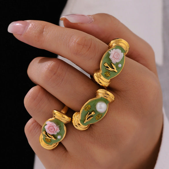Wholesale Elegant Women's Fashion Ring In Stainless Steel With Embossed Flower And Pearl 18K True Gold Electroplated Geometric Shape