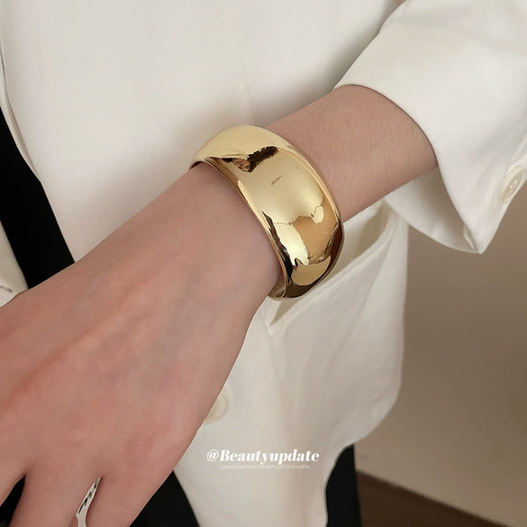 Wholesale Exaggerated Irregular Geometric Smooth Twisted Open Bracelet In Mixed Materials With Electroplating