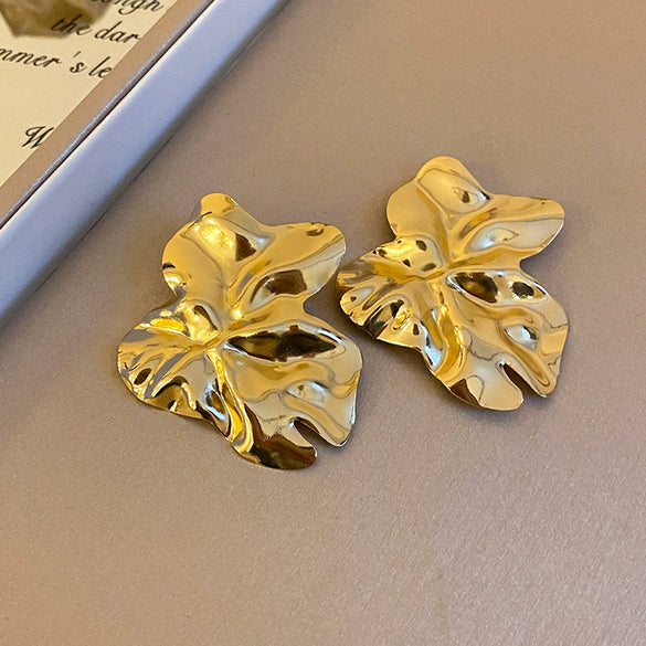 Wholesale Exaggerated Metal Earrings With Flower Pattern Retro Personality Electroplated