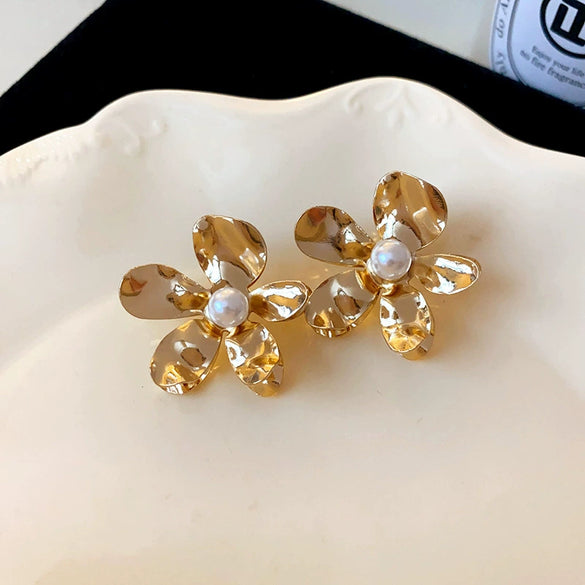 Wholesale Exaggerated Metal Earrings With Flower Pattern Retro Personality Electroplated