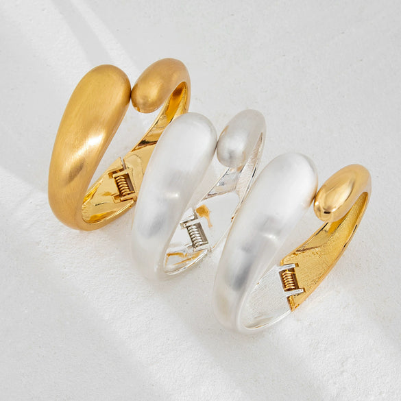 Wholesale Exaggerated Metal Electroplated Women's Irregular Water Drop Bracelet