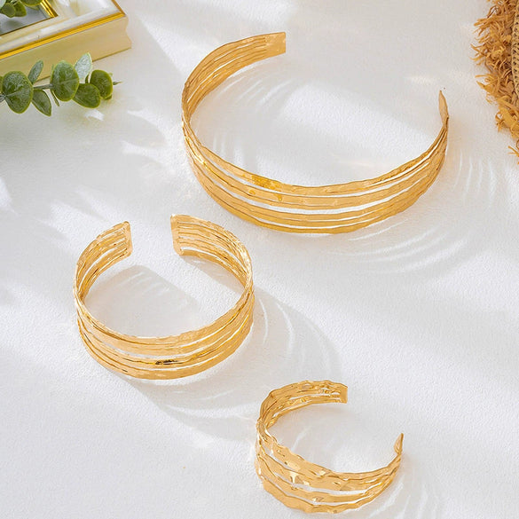 Wholesale Exaggerated Retro Wide Irregular Hollow Cshaped Women's Alloy Jewelry Set With Geometric Pattern And Electroplating