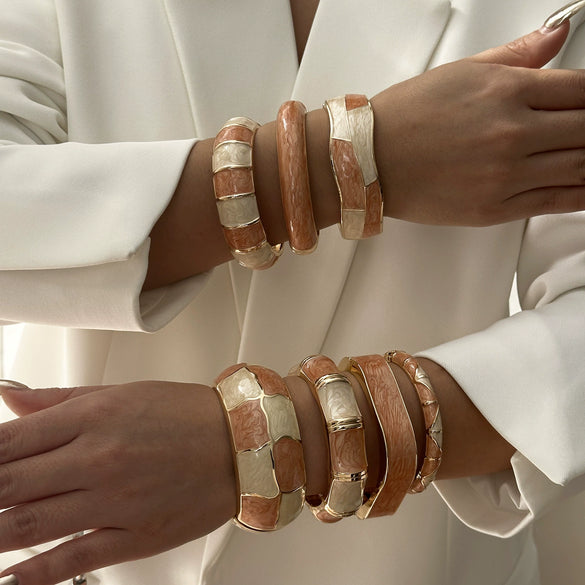 Wholesale Exquisite Fashionable Spliced Enamel Alloy Drip Oil Bracelet Creative Retro Irregular Mixandmatch Jewelry Accessories