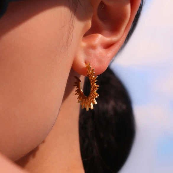 Wholesale Fashion Geometric Cshaped 316L Stainless Steel Sunflower Light Earrings With Furnace Vacuum Plating