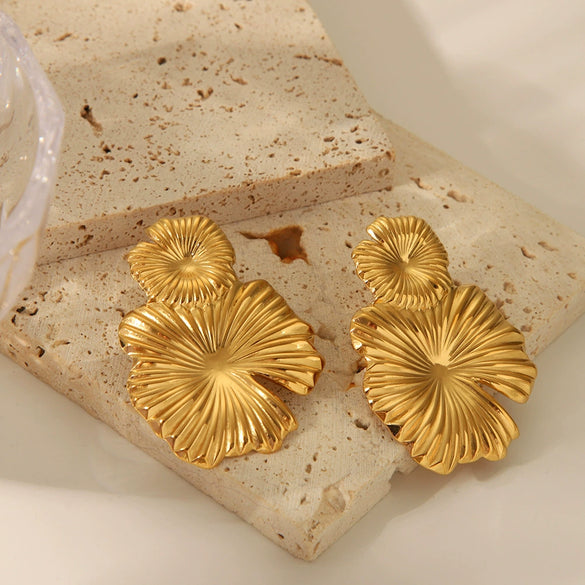 Wholesale Fashion Jewelry Lotus Leaf Shaped Titanium Steel And Stainless Steel Earrings With Electroplating Pvd Furnace Real Gold Treatment Small Fresh Style For Women