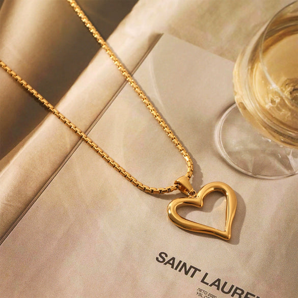 Wholesale Fashion Jewelry Stainless Steel Hollow Heart Shaped Pendant Necklace With Box Chain And Electroplating Craft For Women