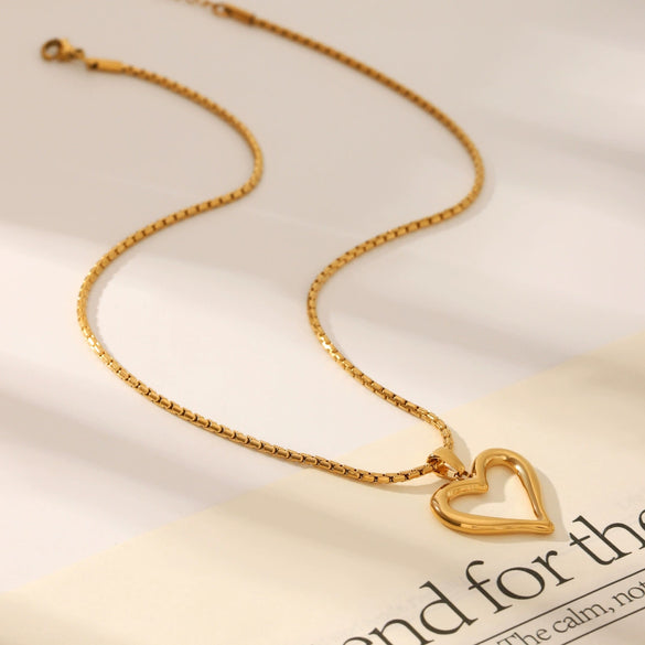 Wholesale Fashion Jewelry Stainless Steel Hollow Heart Shaped Pendant Necklace With Box Chain And Electroplating Craft For Women