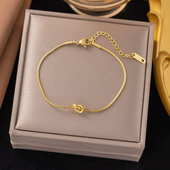Wholesale Fashion Light Luxury Electroplated Stainless Steel Geometric And Heart Shape Bracelet For Women