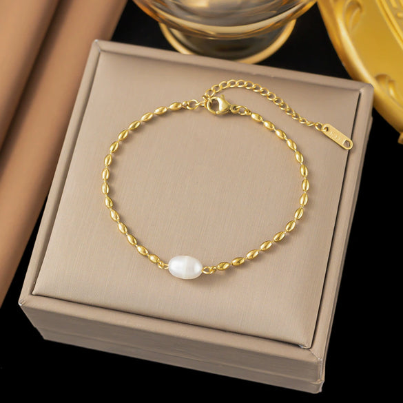 Wholesale Fashion Light Luxury Electroplated Stainless Steel Geometric And Heart Shape Bracelet For Women