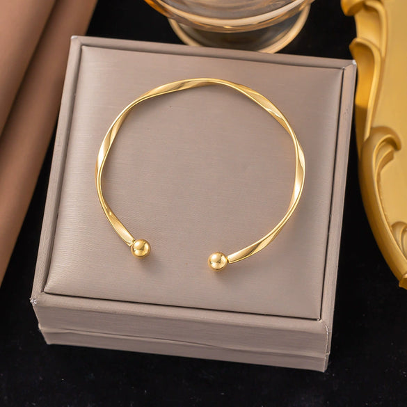 Wholesale Fashion Light Luxury Electroplated Stainless Steel Geometric And Heart Shape Bracelet For Women