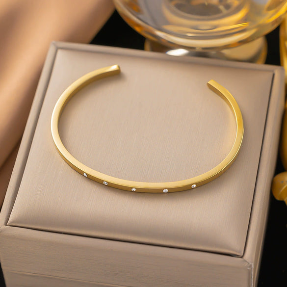 Wholesale Fashion Light Luxury Electroplated Stainless Steel Geometric And Heart Shape Bracelet For Women