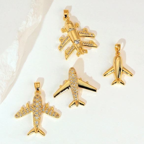 Wholesale Fashion Minimalist Aircraft Pendant Accessories Made Of Copper With 18K Gold Plated Electroplating