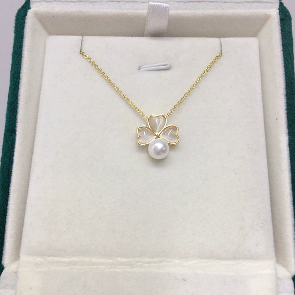 Wholesale Fashion Minimalist Freshwater Pearl Necklace With Copper Opal Clover Pendant Flat Round And Bun Round Pearl Shapes