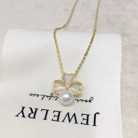 Wholesale Fashion Minimalist Freshwater Pearl Necklace With Copper Opal Clover Pendant Flat Round And Bun Round Pearl Shapes