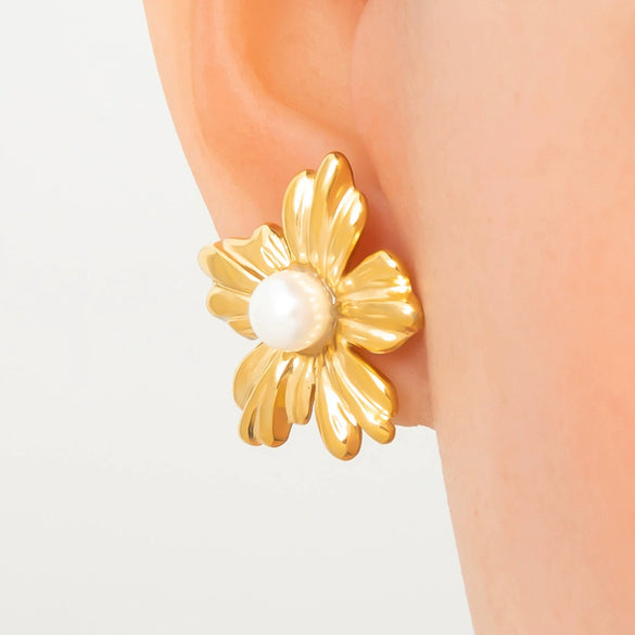 Wholesale Fashion Ol Style Stainless Steel Electroplated 18K Gold Pearl Flower Earrings For Women