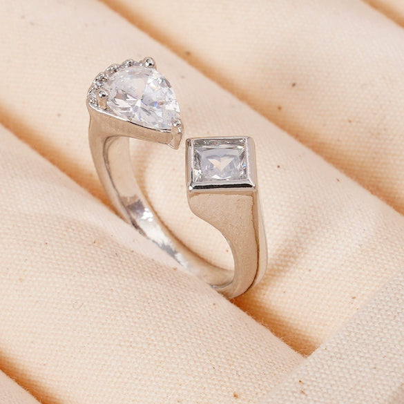 Wholesale Fashion Retro Simple Love Copper Ring Inlaid Zircon With Geometric Pattern And Electroplating For Women