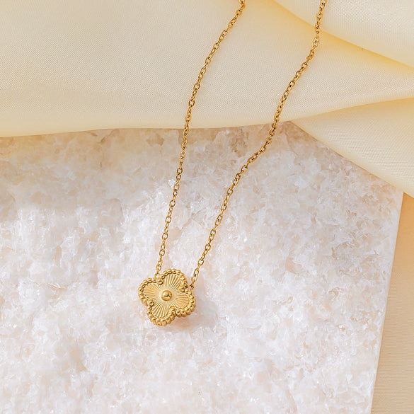 Wholesale Fashion Simple Flower And Fourleaf Clover 18K Gold Electroplated Titanium Steel Necklace For Women