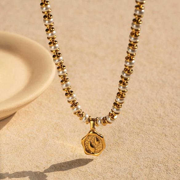 Wholesale Fashion Stainless Steel Inlaid Pearl Coin Pendant Necklace With Snake Bone Chain And Geometric Pattern And Electroplating Treatment