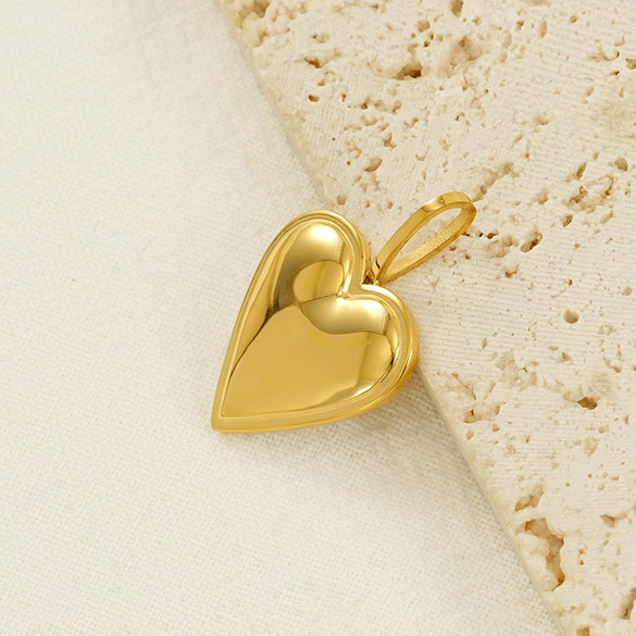 Wholesale Fashion Stainless Steel Love Pendant Peach Heart Necklace With Electroplating For Men And Women