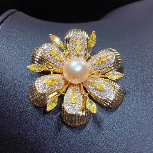 Wholesale Fashion Women's Copper Plated Real Gold Freshwater Pearl Flower Brooch For Decoration