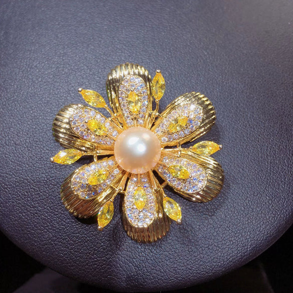 Wholesale Fashion Women's Copper Plated Real Gold Freshwater Pearl Flower Brooch For Decoration