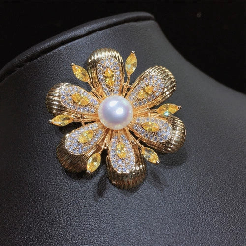 Wholesale Fashion Women's Copper Plated Real Gold Freshwater Pearl Flower Brooch For Decoration