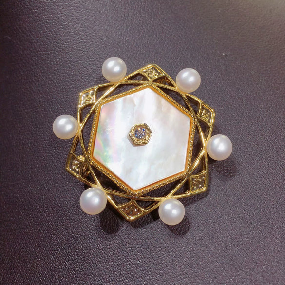 Wholesale Fashion Women's Geometric Copper Natural Freshwater Pearl Sea Shell Corsage Pin Multibead Brooch