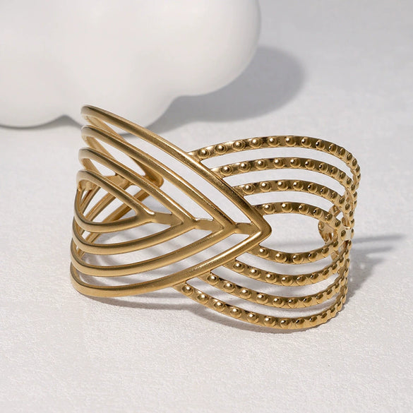 Wholesale Fashionable And Versatile Stainless Steel Bracelet With Hollow Line Design And Geometric Style 18K Gold Electroplated