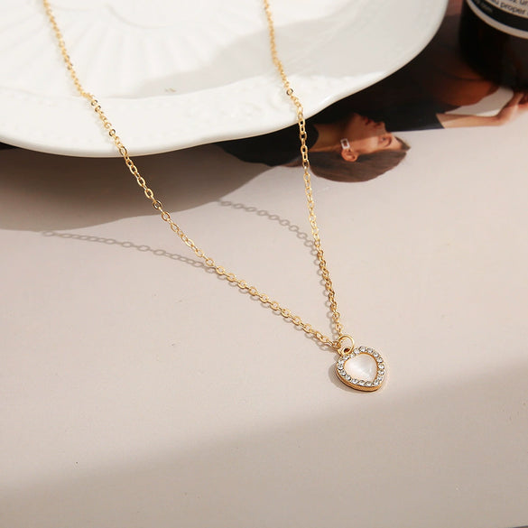 Wholesale Fashionable Cat's Eye Love Heart Shape Pendant Necklace For Women With Rhinestones And Artificial Crystal On Alloy Water Wave Chain