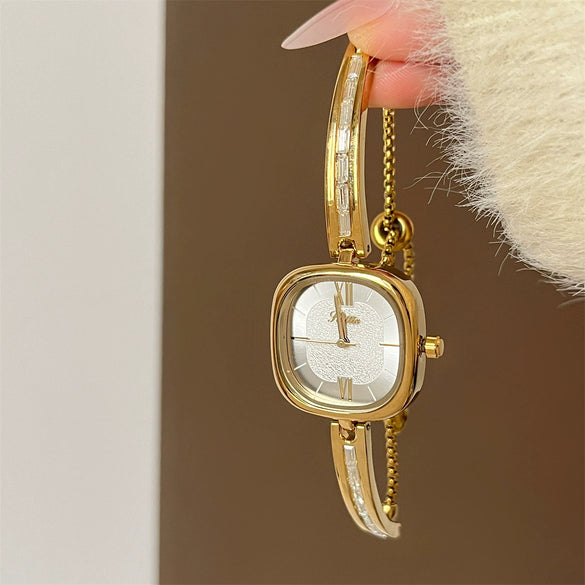 Wholesale Fashionable Diamondencrusted Elegant Square Women's Quartz Watch With Retractable Strap
