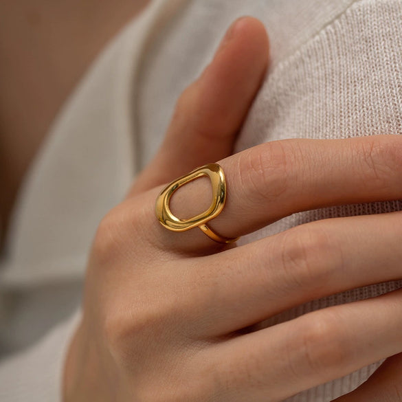 Wholesale Fashionable Hollow Geometric Rectangular Stainless Steel Ring With 18K Gold Electroplating For Women