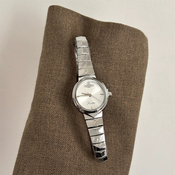 Wholesale Fashionable Light Luxury Quartz Watch For Women With Dragon Fruit Design And Oval Dial