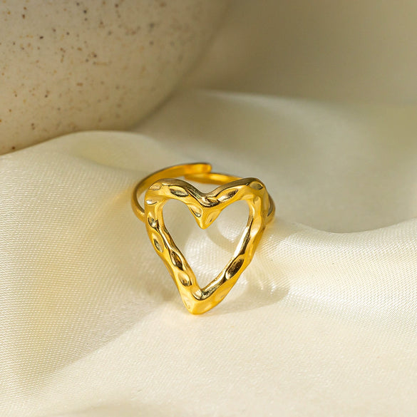 Wholesale Female Light Luxury Hammer Pattern Heart Shape Titanium Steel Gold Plated Ring