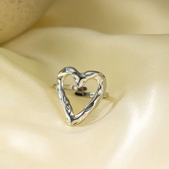 Wholesale Female Light Luxury Hammer Pattern Heart Shape Titanium Steel Gold Plated Ring
