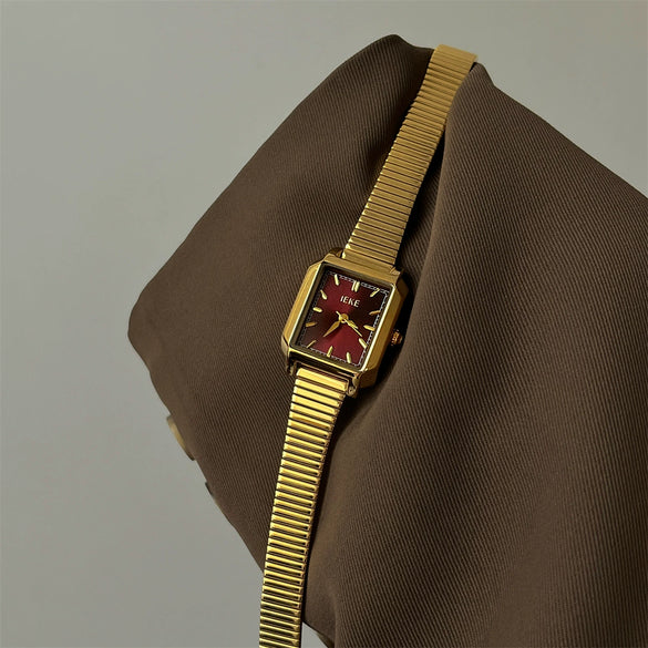 Wholesale Female Medieval Style Metal Case Quartz Ankora Red Watch