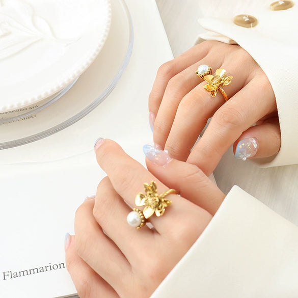 Wholesale Female Ring Brass Material Retro Flower Niche Design Inlaid Rubber Bead Electroplating Geometric Pattern