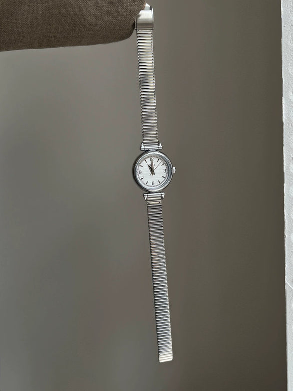 Wholesale Female Students' Retro Simple Metal Disc Watch With Stainless Steel Buckle And Round Dial