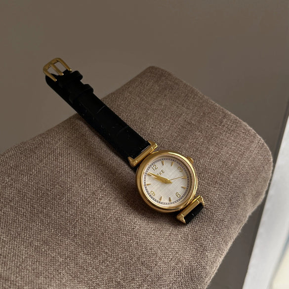 Wholesale Female Students' Retro Simple Metal Disc Watch With Stainless Steel Buckle And Round Dial