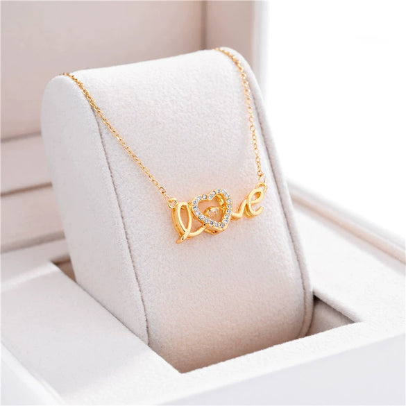 Wholesale Female Titanium Steel Clover Pendant Necklace With Geometric Pattern And Electroplating Treatment Twist Chain