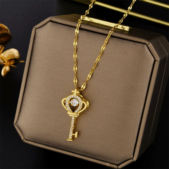 Wholesale Female Titanium Steel Clover Pendant Necklace With Geometric Pattern And Electroplating Treatment Twist Chain