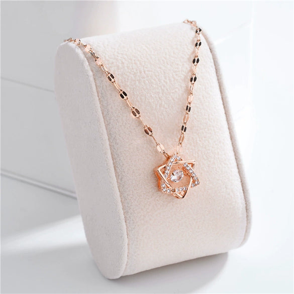 Wholesale Female Titanium Steel Clover Pendant Necklace With Geometric Pattern And Electroplating Treatment Twist Chain